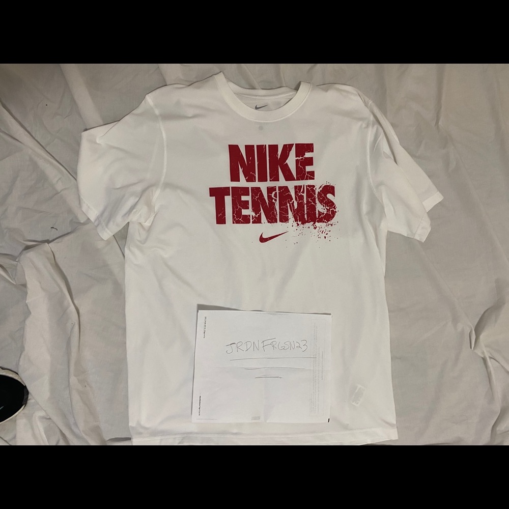 Nike T-Shirt Like New Size L.